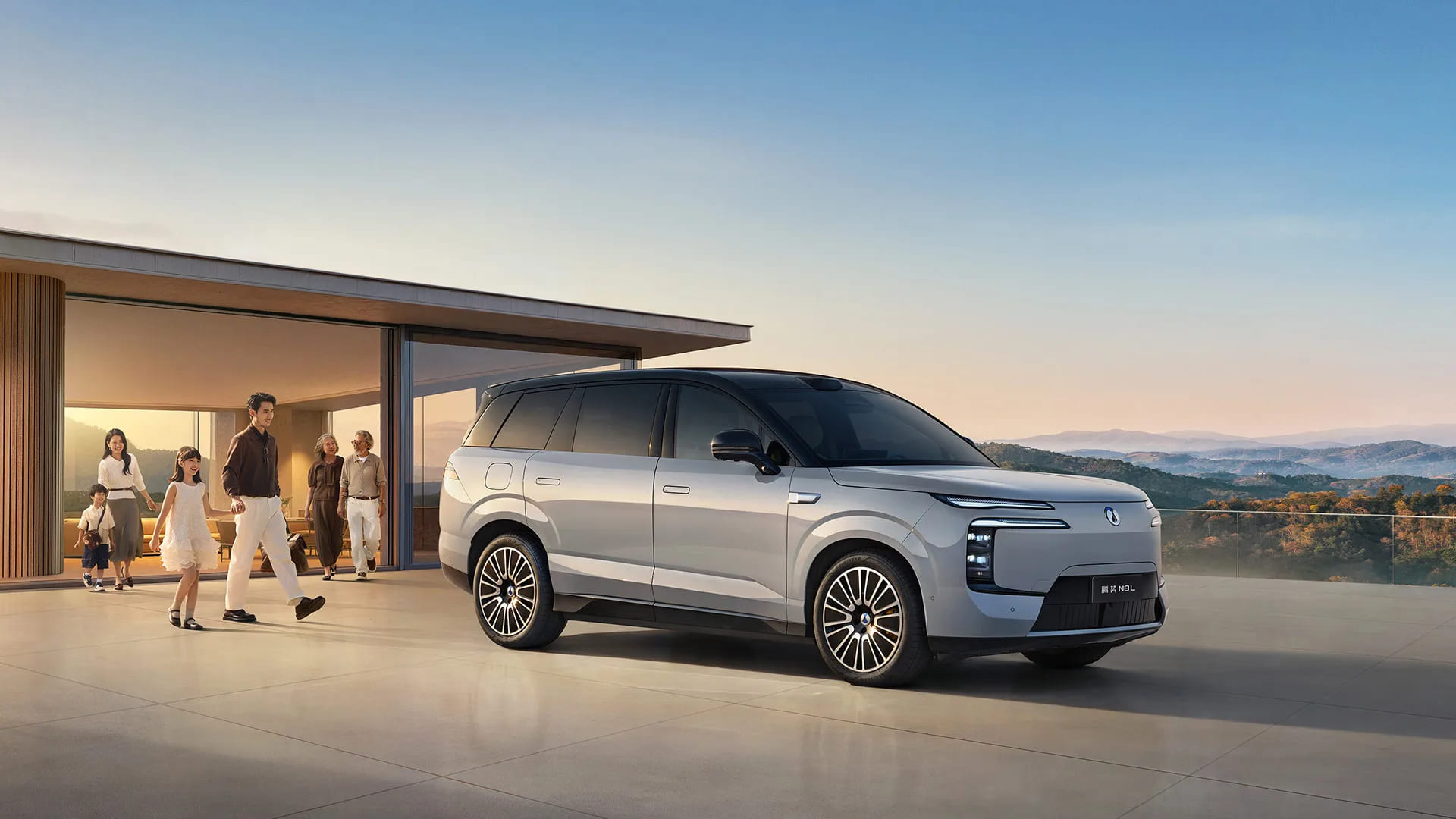 Электромобили Denza N8L DM из Китая